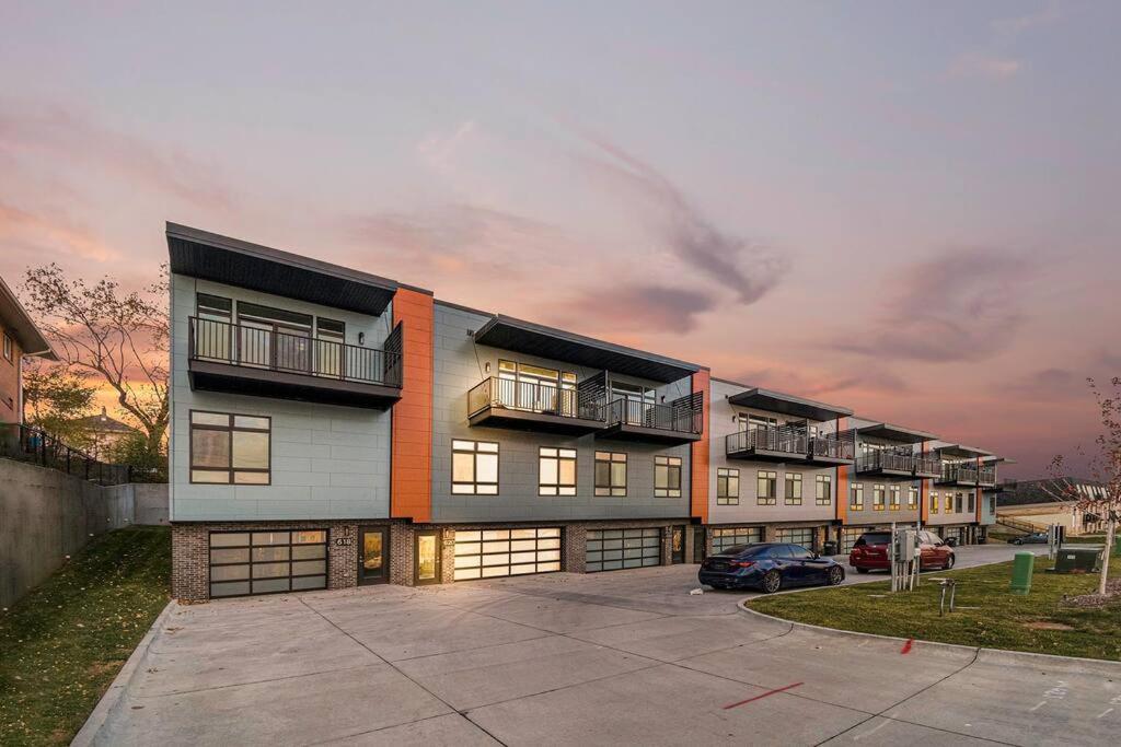 Luxurious Midtown Retreat With Elevator Access Apartment Omaha Exterior photo