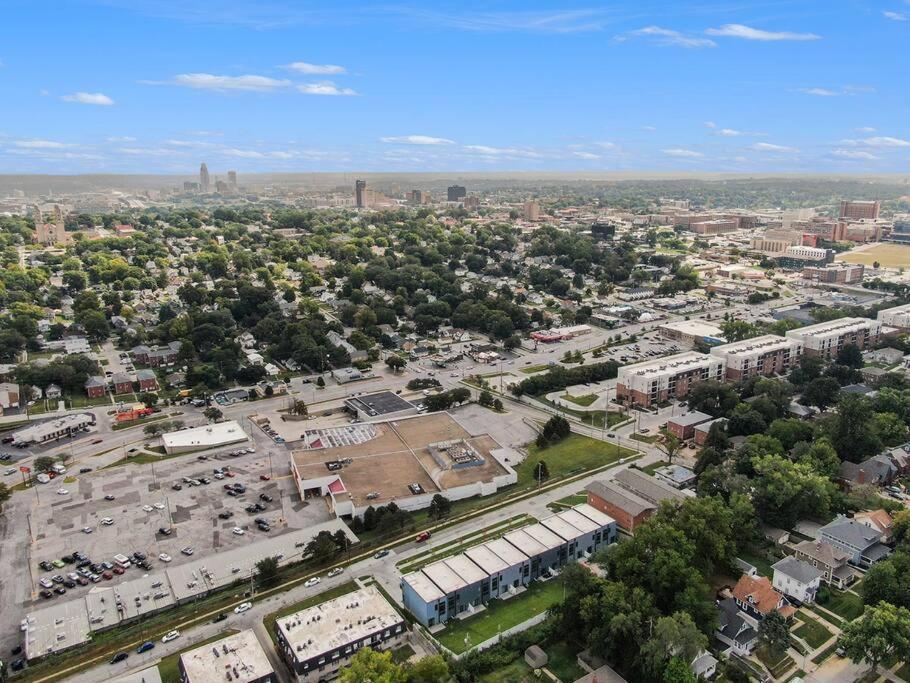 Luxurious Midtown Retreat With Elevator Access Apartment Omaha Exterior photo